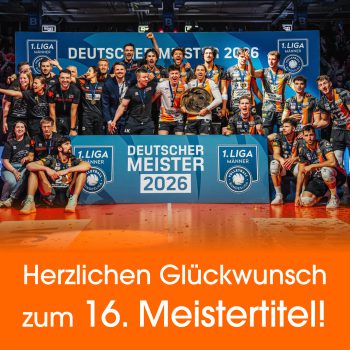 Bild der BR Recycling Volleys mit Meisterschale. Darunter steht Herzlichen Glückwunsch zum 16. Meistertitel